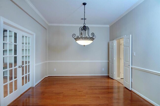 Building Photo - 62 E Pipers Green St
