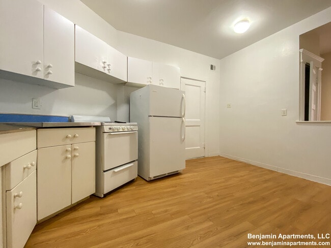 Building Photo - 1592 Beacon St