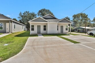 Building Photo - 496 Golden St