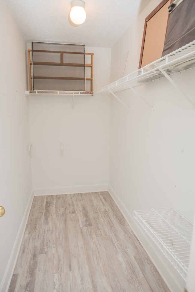 Building Photo - 75 Redwood Dr Unit 606