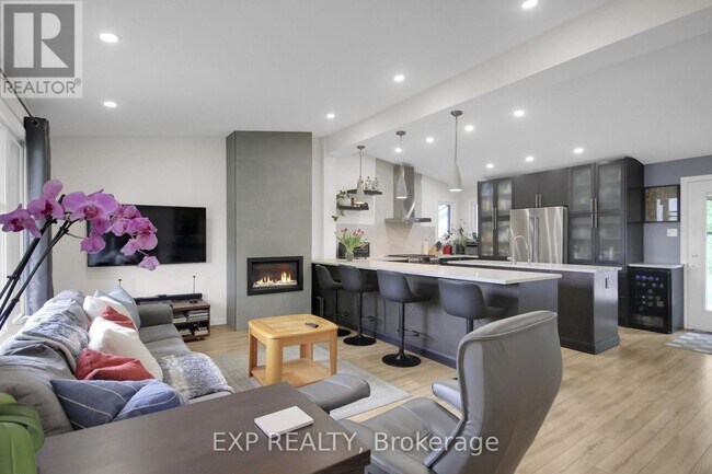 Building Photo - 1447 Maxime St