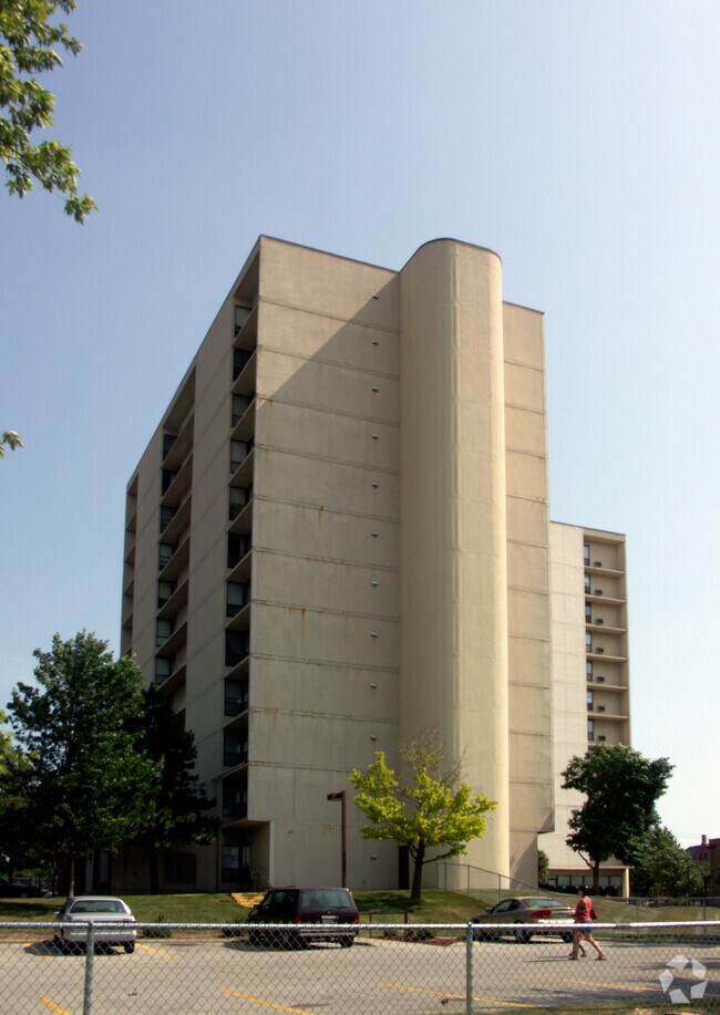 Phoenix Towers Apartments in Bloomington, IL