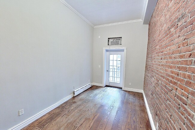 Building Photo - 138 E 16th St