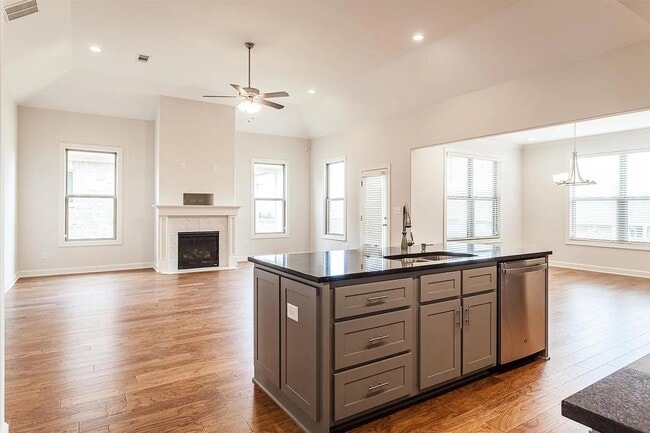 Building Photo - 499 Dogwood Valley Dr