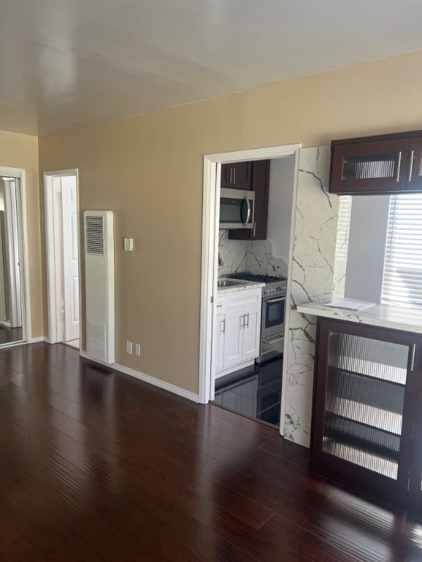 Building Photo - 1900 Grace Ave