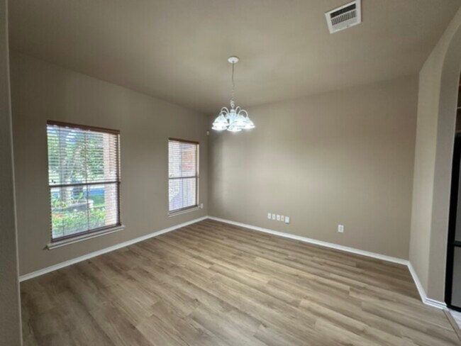 Foto del edificio - 5Br 3Fb 1HB