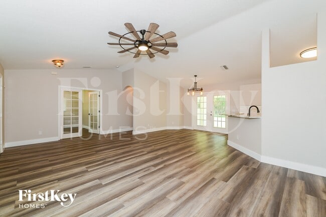 Building Photo - 2670 Denicke St
