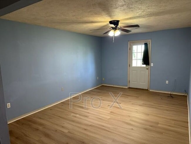 Building Photo - 121 Elm St
