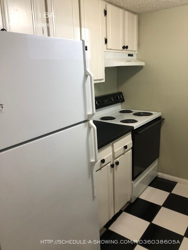 Foto del edificio - 1350 N Lafayette St