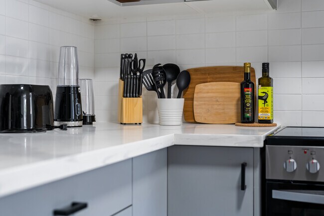 Photo du bâtiment - Beautiful 1 Bedroom 1 Bathroom Unit available!