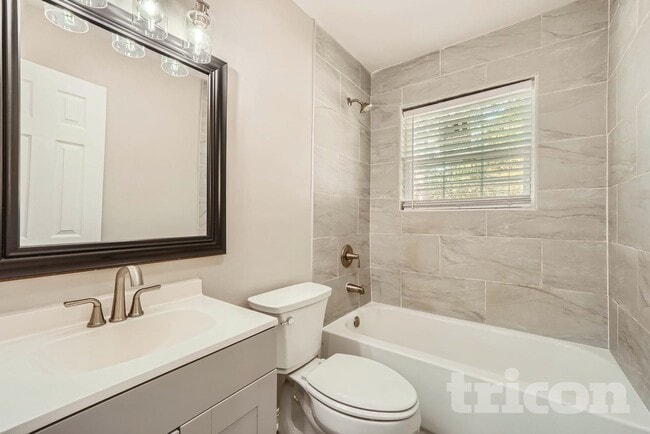 Building Photo - 9209 Edgevale Dr