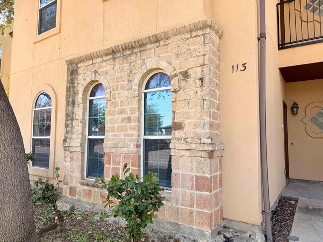 Foto del edificio - 10706 International Blvd