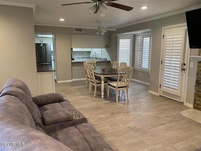 Building Photo - 11245 Quintana Dr