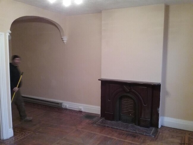 Building Photo - 4 Irving Pl