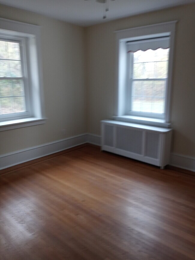 Foto del edificio - 6334 Newtown Ave