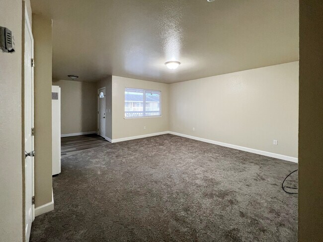 Building Photo - 1553 Reasor Rd