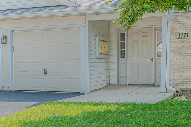 Building Photo - 1171 N Red Oak Cir
