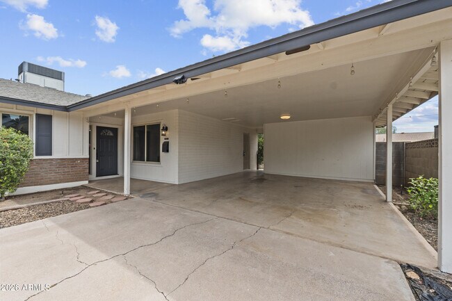 Building Photo - 1229 E Manhatton Dr