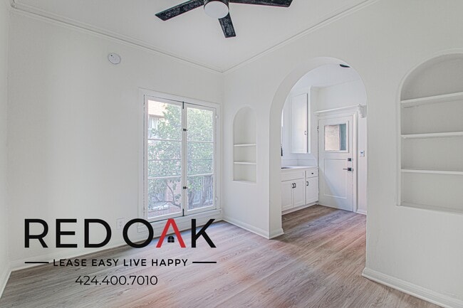 Building Photo - 314 1/4 N Mariposa Ave