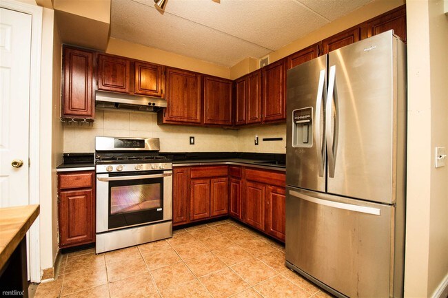 Building Photo - 2 br, 1 bath  - 163 Cornelia St