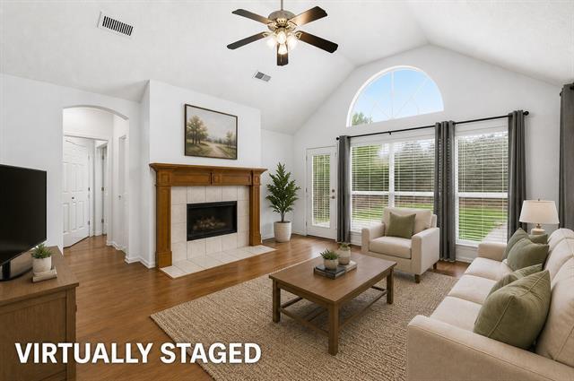 Foto del edificio - 6803 Woodcrest Ln
