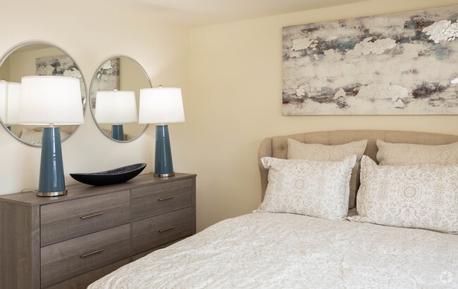 3BR, 1BA -1125 SF - Somerset Woods Townhomes