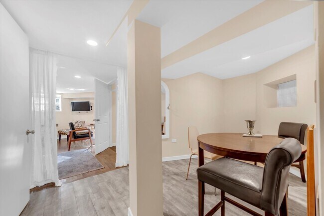 Foto del edificio - 2212 W Iowa St