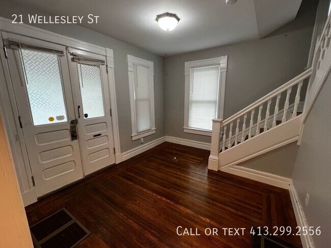 Foto del edificio - Immaculate 4 BR, 2 Bath Home in Springfiel...