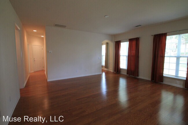 Building Photo - 6527 Carolina Commons Dr