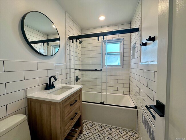 Foto del edificio - 558 E Park Ave