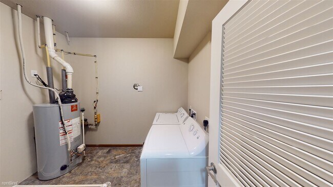 Building Photo - 3 br, 2.5 bath Townhome - Liberty Town Hom...