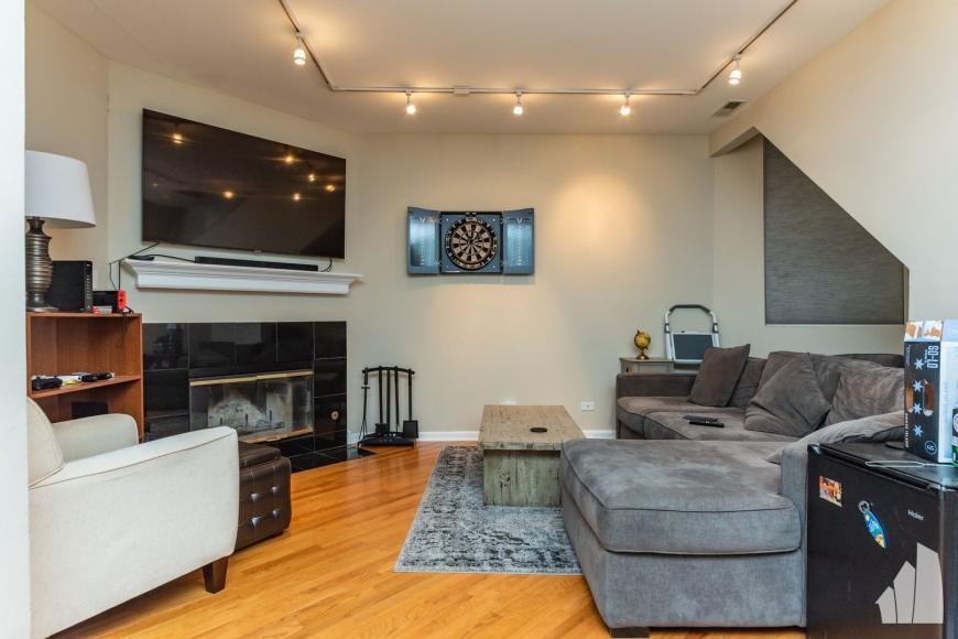 Primary Photo - 2 bedroom in Chicago IL 60657