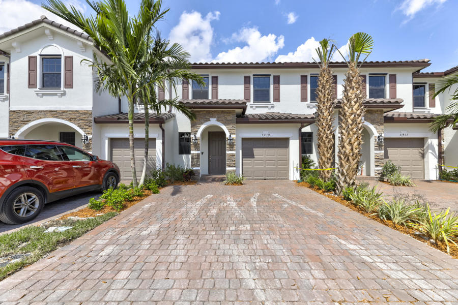 Primary Photo - 2714 NW 55th Ave.