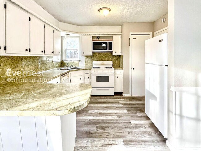 Foto del edificio - 1756 S Pine Ave