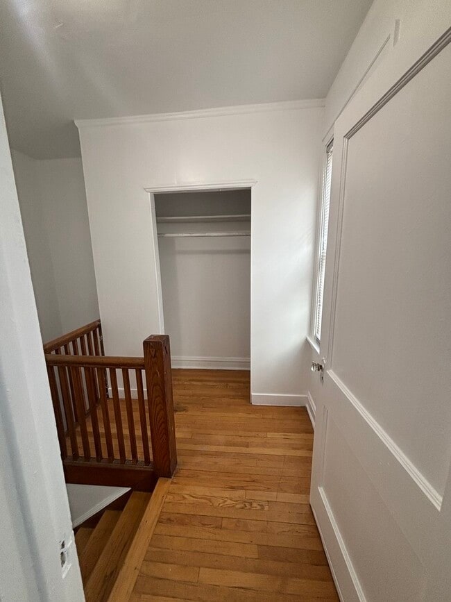 Foto del edificio - 8826 S Exchange Ave