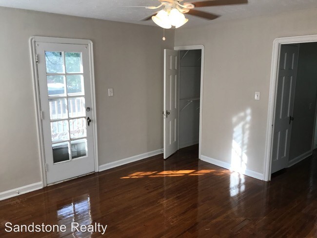 Building Photo - 4 br, 2.5 bath House - 3582 Raymont Blvd