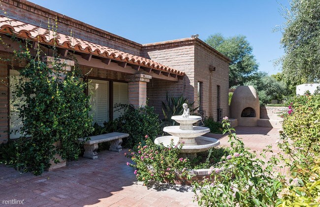 Foto del edificio - 8111 N 65th St