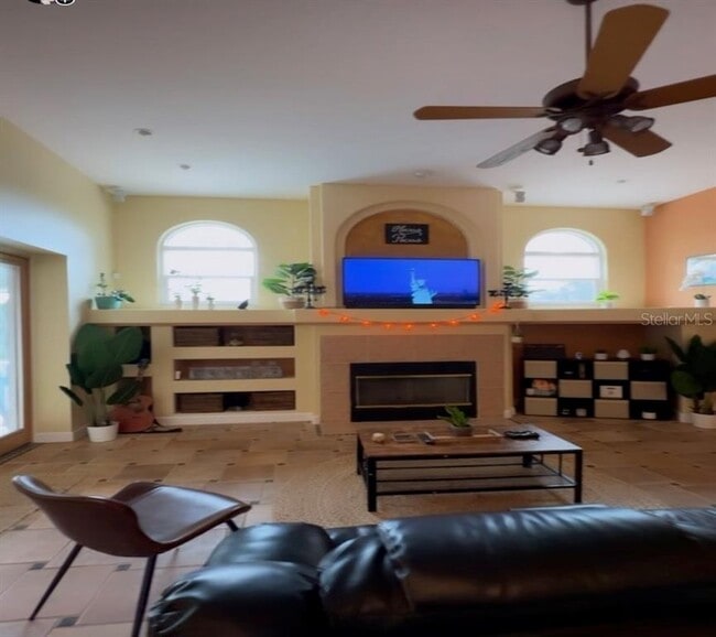 Building Photo - 242 Lakeridge Ct