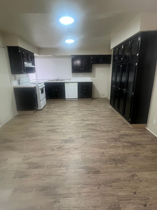 Photo - 1040 E Donna Dr House