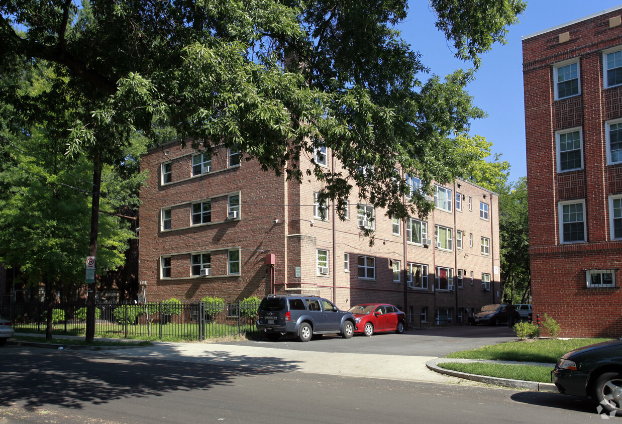 Primary Photo - 1333 Peabody St NW