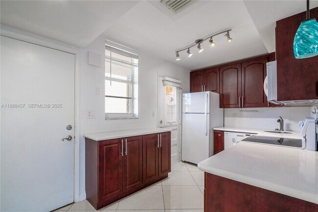 Foto del edificio - 2999 Point E Dr