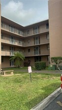 Building Photo - 3100 N Pine Island Rd