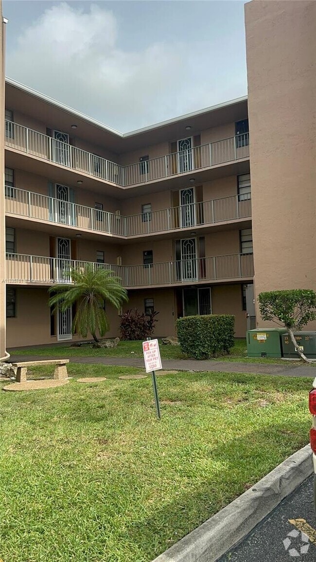 Building Photo - 3100 N Pine Island Rd
