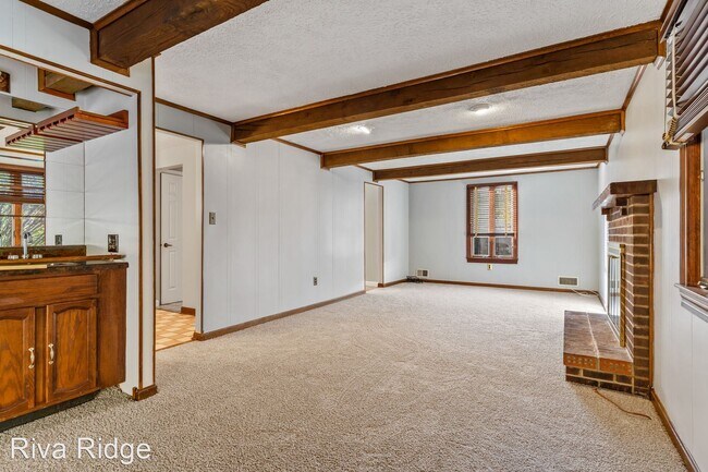 Building Photo - 4 br, 2.5 bath House - 104 Erin Court