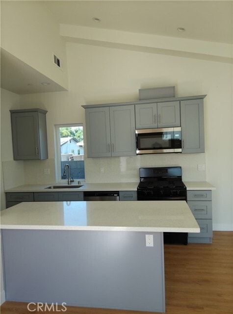 Building Photo - 747 Forestdale Ave