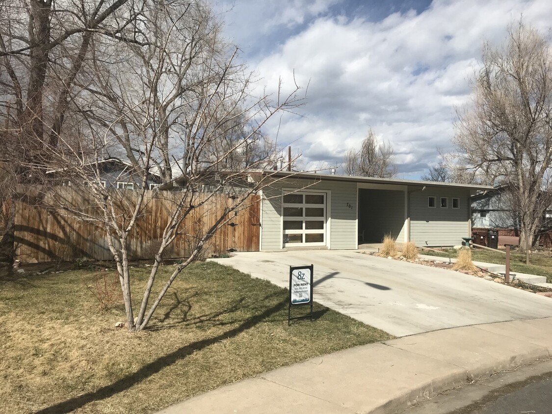 Primary Photo - Updated 3 Bed 1.5 Bath Home off Bike Path