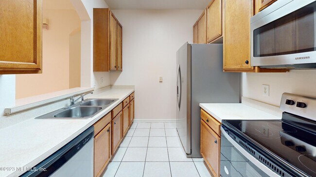 Building Photo - 10550 Baymeadows Rd