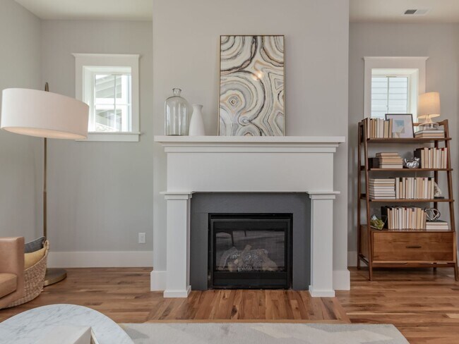Building Photo - WOW!! One of the best Locations in one of the most desired neighborhoods