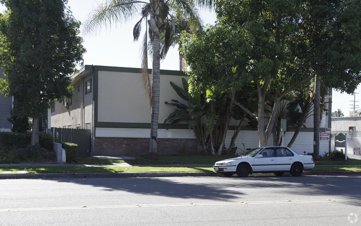 Building Photo - Palm Garden Apartments