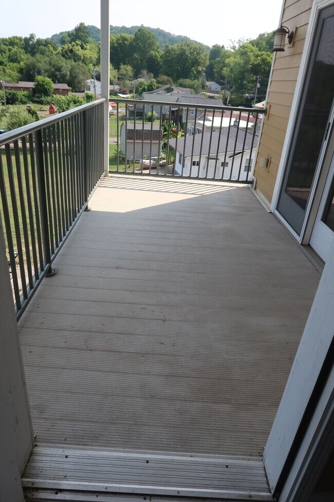 Building Photo - Available Now or FALL 2026! 3BR/2BA includes parking for 2 vehicles.  Fantastic Deal at $2400 per...